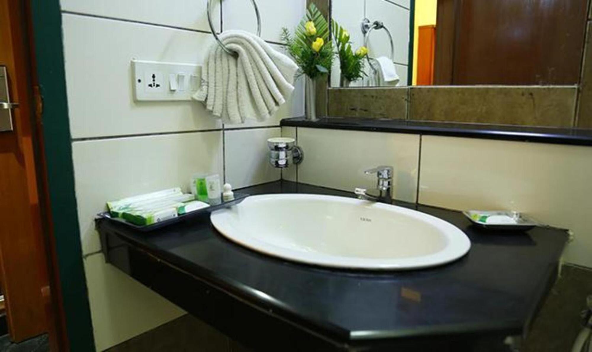 Fabhotel Prime Chennai Deluxe Ngoại thất bức ảnh